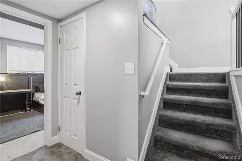 Entry Way - 14137 Cranbrook St, Riverview, MI 48193 photo 5 of 7