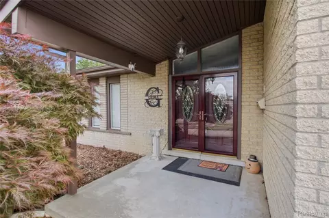 Exterior - 14137 Cranbrook St, Riverview, MI 48193 photo 6 of 15