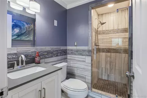 Bath - 14137 Cranbrook St, Riverview, MI 48193 photo 3 of 4