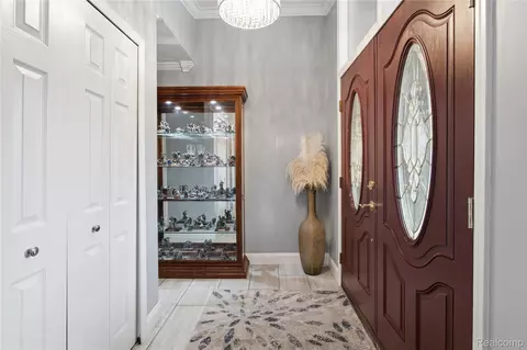 Entry Way - 14137 Cranbrook St, Riverview, MI 48193 photo 2 of 7