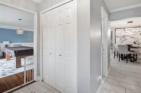Entry Way - 14137 Cranbrook St, Riverview, MI 48193 photo 3 of 7
