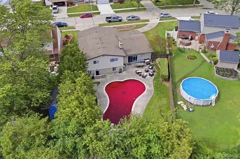 Exterior - 14137 Cranbrook St, Riverview, MI 48193 photo 13 of 15