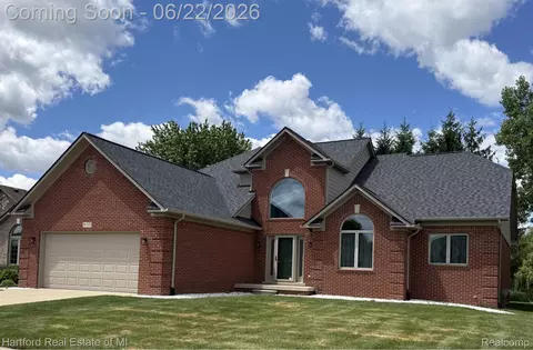 50727 Russell Dr, Macomb, MI 48044