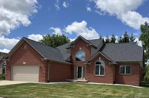 50727 Russell Dr, Macomb, MI 48044