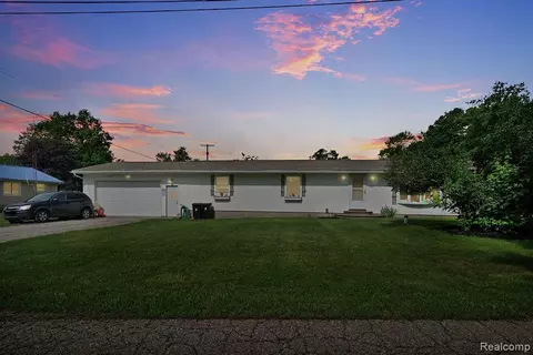 5607 Genesee Ave, Otter Lake, MI 48464