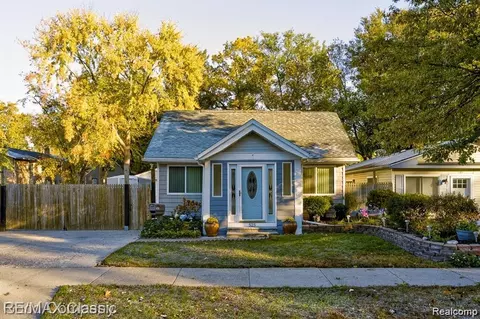 525 E Lewiston Ave, Ferndale, MI 48220