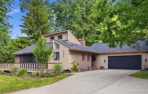 2258 S Long Lake Rd, Fenton, MI 48430
