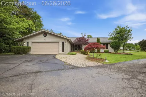 23511 Cliffview Ct, Farmington Hills, MI 48336