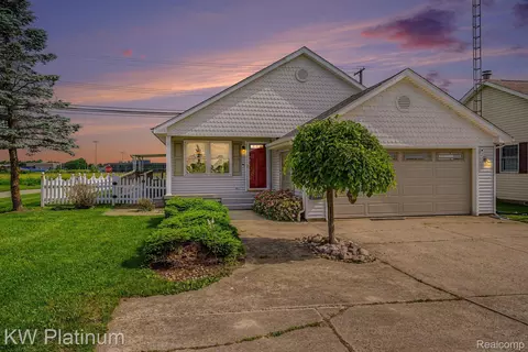 2688 W Genesee St, Lapeer, MI 48446