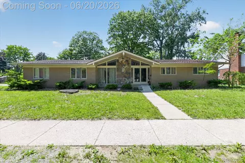 28013 Roan Dr, Warren, MI 48093