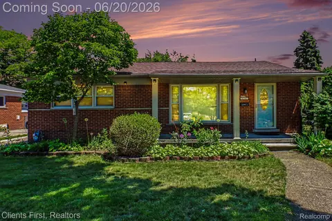 8260 Arnold St, Dearborn Heights, MI 48127