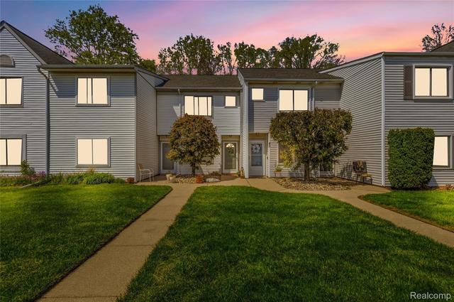 42 Rosebud Ln, Mount Clemens, MI 48043