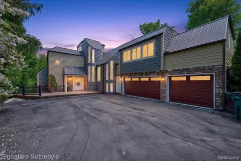 30650 Lahser Rd, Beverly Hills, MI 48025