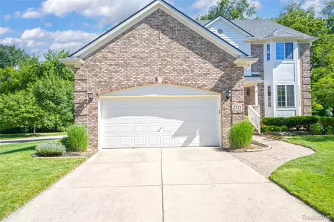 2711 Greenlawn Ave, Commerce, MI 48382