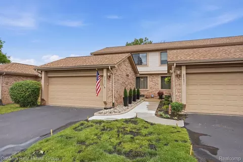26639 Evergreen Meadows Ct, Southfield, MI 48076