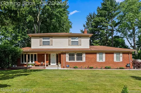 833 Cobblestone Dr, Rochester Hills, MI 48309