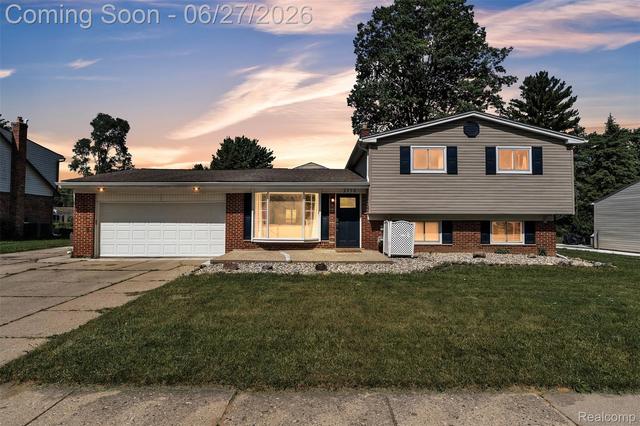 2752 Red Arrow Dr, Commerce, MI 48382