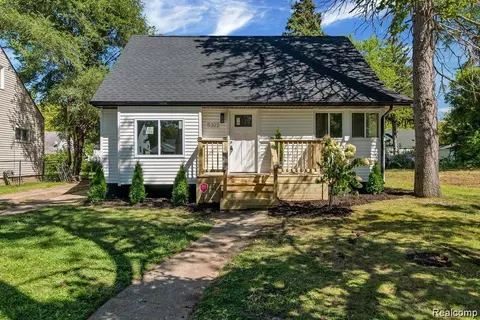 5322 Winthrop Blvd, Flint, MI 48505