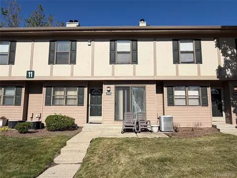 24733 Primrose Ln, Southfield, MI 48033