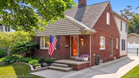 2666 Windemere Rd, Birmingham, MI 48009