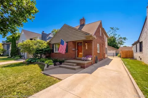 2666 Windemere Rd, Birmingham, MI 48009
