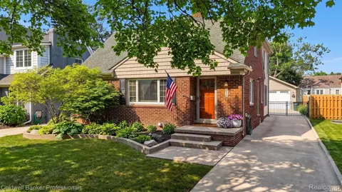 2666 Windemere Rd, Birmingham, MI 48009