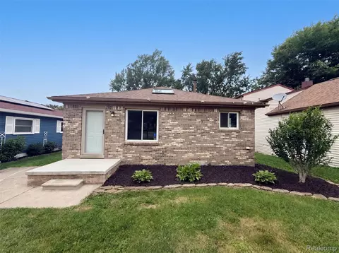 33522 Fernwood St, Westland, MI 48186