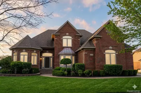 54395 White Spruce Ln, Shelby Township, MI 48315