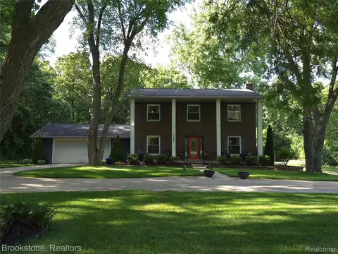 4890 Whipple Lake Rd, Independence, MI 48348