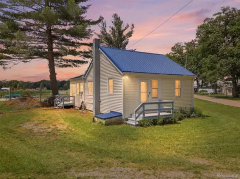 9793 Maple St, Chippewa, MI 49320