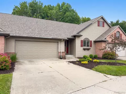 1102 Hawthorne, Greenville, MI 48838
