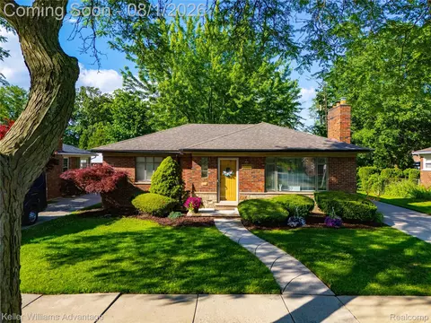 21407 Broadstone St, Harper Woods, MI 48225