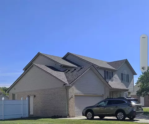 15801 Toulouse, Fraser, MI 48026