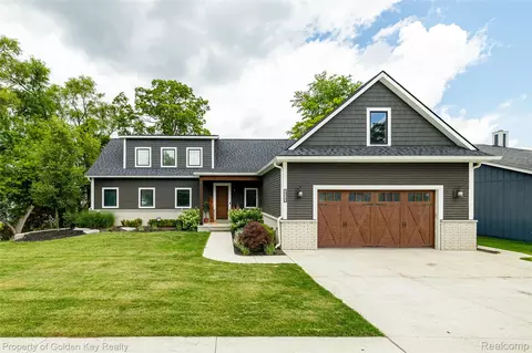 1210 W Oakley Park Rd, Commerce, MI 48390