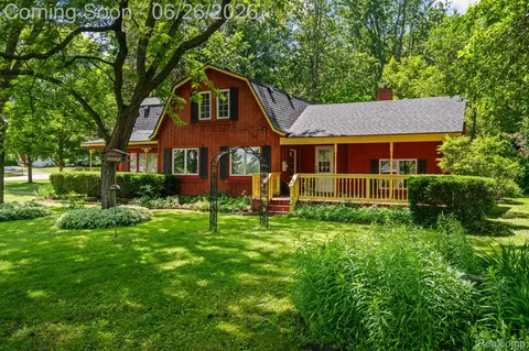 514 Lake St, Howell, MI 48843