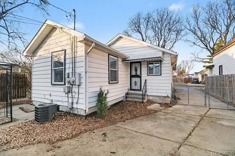 1228 E Jarvis Ave, Hazel Park, MI 48030