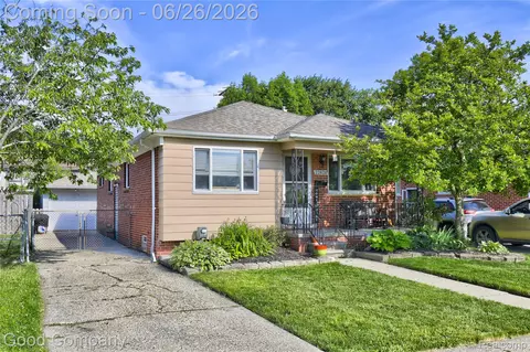 22626 Harmon St, Saint Clair Shores, MI 48080