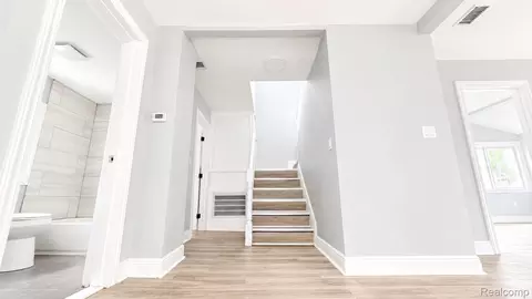 Entry Way - 7236 Studebaker Ave, Warren, MI 48091 photo 2 of 4