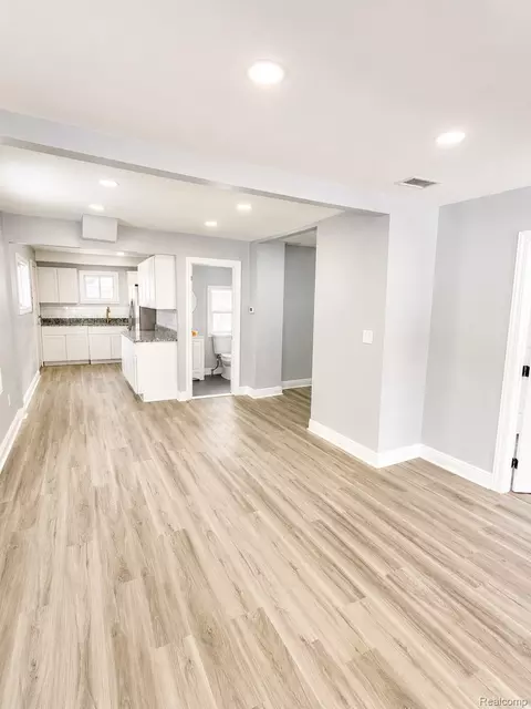 Entry Way - 7236 Studebaker Ave, Warren, MI 48091 photo 1 of 4