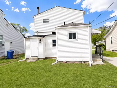 Exterior - 7236 Studebaker Ave, Warren, MI 48091 photo 4 of 5