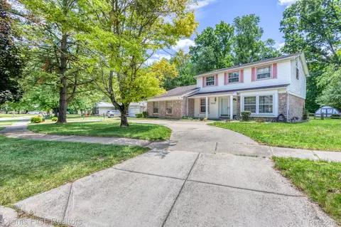22999 Valley View Dr, Southfield, MI 48033