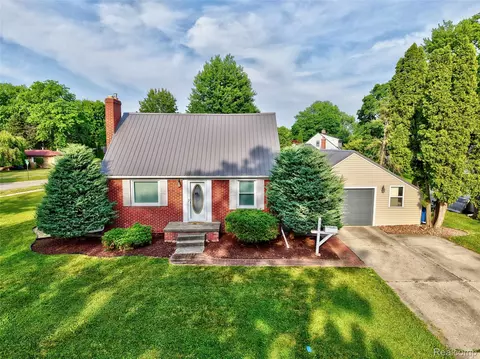 403 S Davison St, Davison, MI 48423