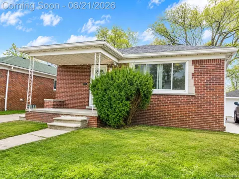 7140 Iowa St, Hamtramck, MI 48212