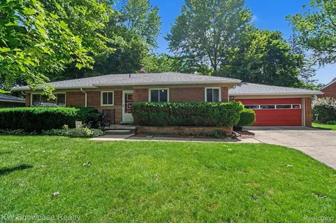 22780 Manning St, Farmington, MI 48336