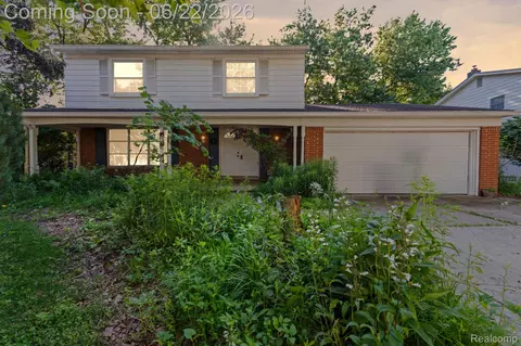 30220 Westbrook Pkwy, Southfield, MI 48076