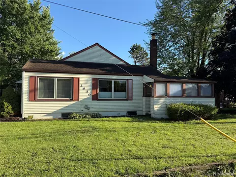 2030 Orpington Dr, Troy, MI 48083