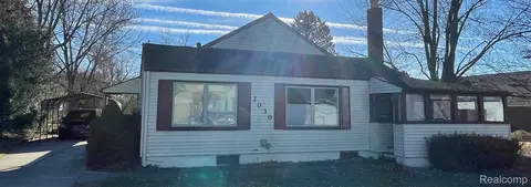 2030 Orpington Dr, Troy, MI 48083