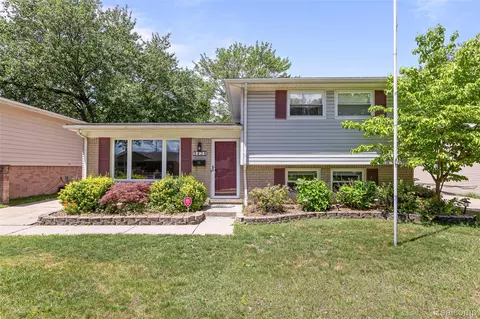 9428 Elm St, Taylor, MI 48180