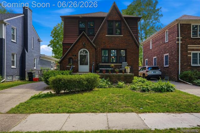 461 Manor St, Grosse Pointe Farms, MI 48236