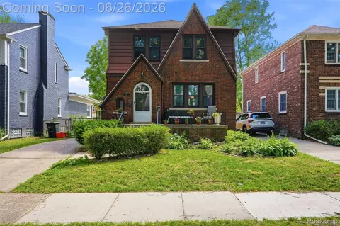 461 Manor St, Grosse Pointe Farms, MI 48236